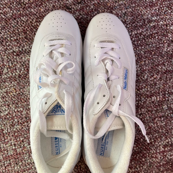 Nurse Mate Sneakers - Picture 2 of 3